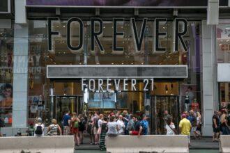 Forever 21 apuesta por expansión y adaptación en el retail global
