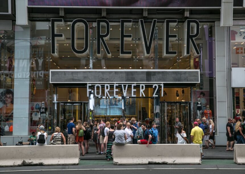 Forever 21 apuesta por expansión y adaptación en el retail global