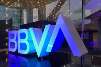 BBVA presenta oferta de 17,340 mdd para comprar Sabadell