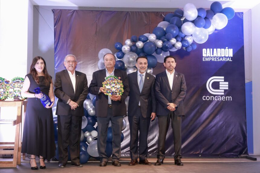 José Domingo Aguilar recibe el premio Concaem por comercio ético