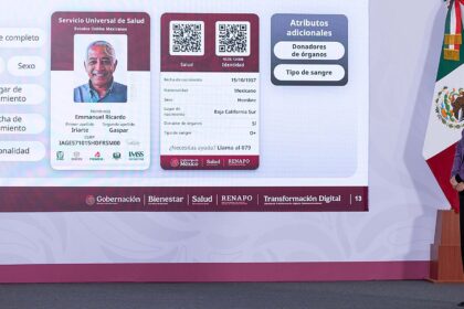 México lanza credencial para acceso universal a servicios de salud