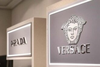 Prada adquiere Versace y refuerza el liderazgo del lujo italiano