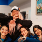 Karol G lanza becas tecnológicas para mujeres con Geek Girls Latam