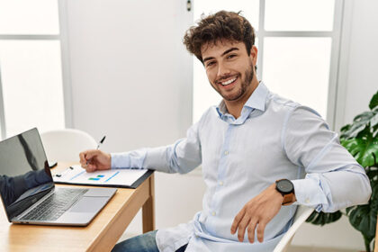 Generación Z consolida el trabajo híbrido como norma laboral