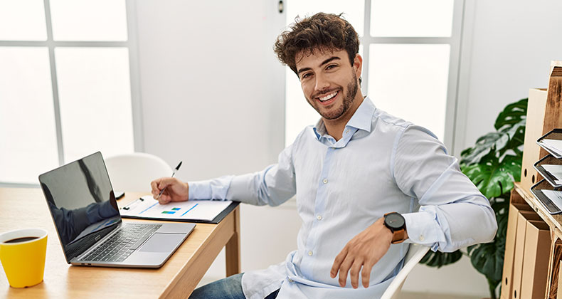 Generación Z consolida el trabajo híbrido como norma laboral