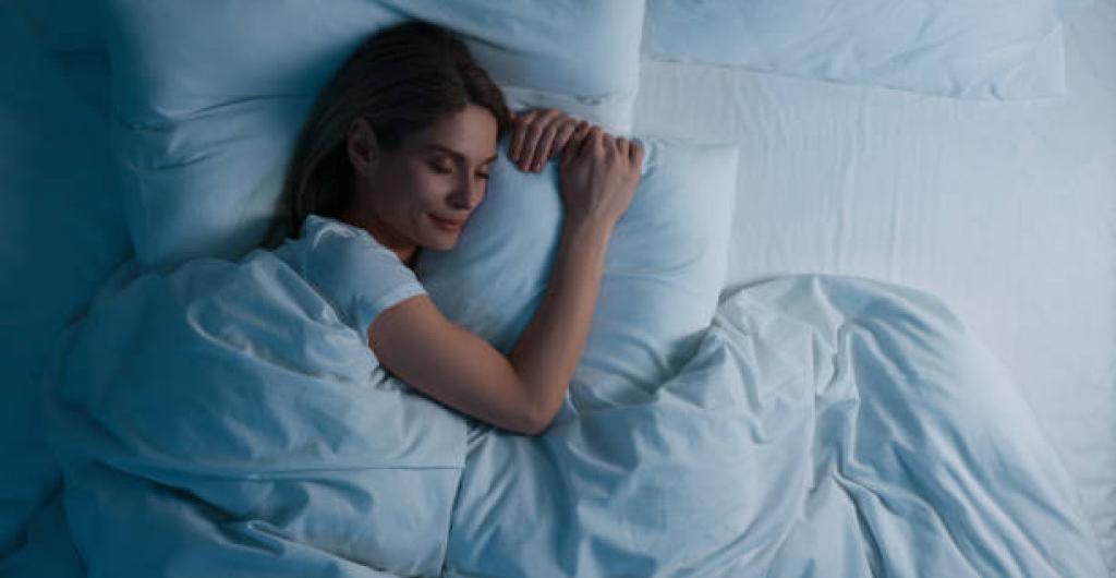 Sleepmaxxing: la tendencia que optimiza el sueño para el éxito