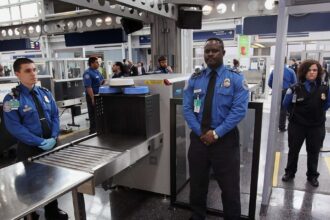 TSA evalúa cambiar límite de líquidos en vuelos internacionales