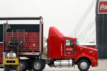 Coca-Cola FEMSA prevé crecimiento moderado e inversiones en 2026