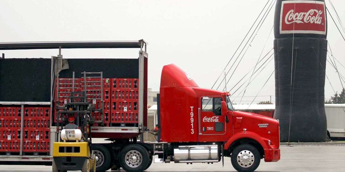 Coca-Cola FEMSA prevé crecimiento moderado e inversiones en 2026