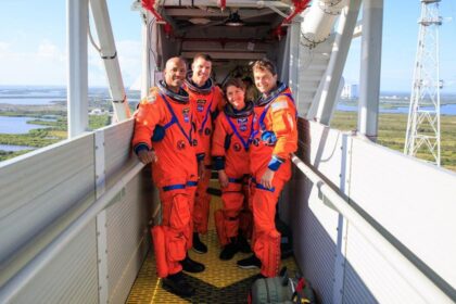 Artemis II: astronautas orbitarán la Luna en abril de 2026