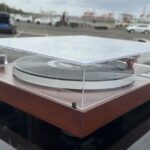 Honda demuestra estabilidad del CR-V híbrido con vinilo en movimiento