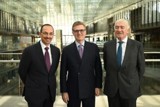 Armani inicia reestructuración en la dirección de Endesa