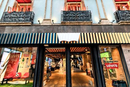 Levi’s refuerza su estrategia en Latam con el Batwing como símbolo