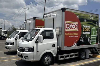 OXXO implementa camiones eléctricos BYD en logística de Querétaro