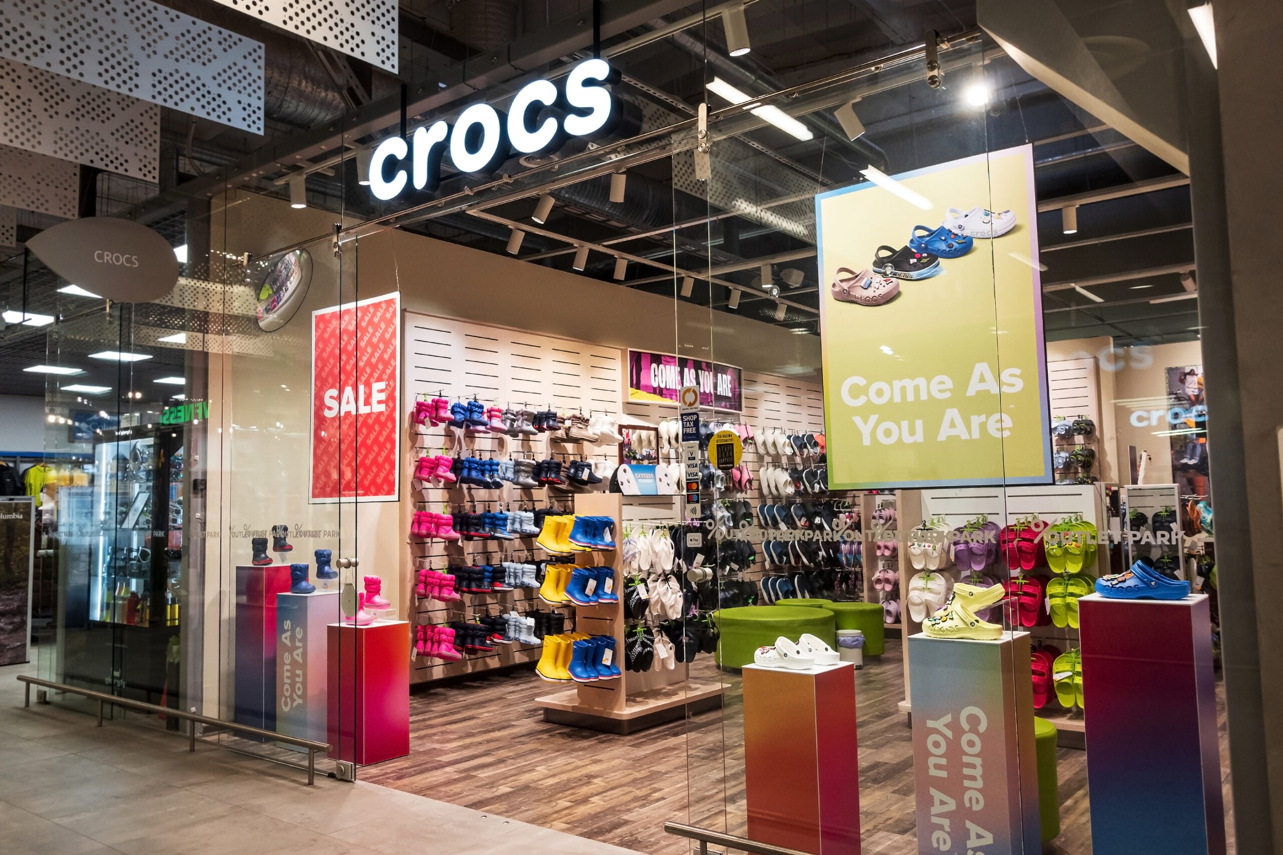Crocs lanza Jibbitz de oro oficial del Mundial 2026