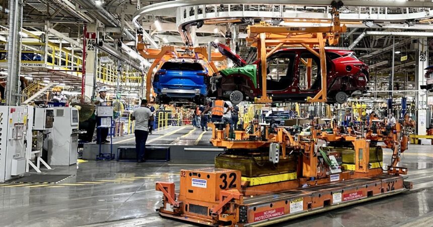 Incertidumbre del T-MEC frena nuevas plantas automotrices en México
