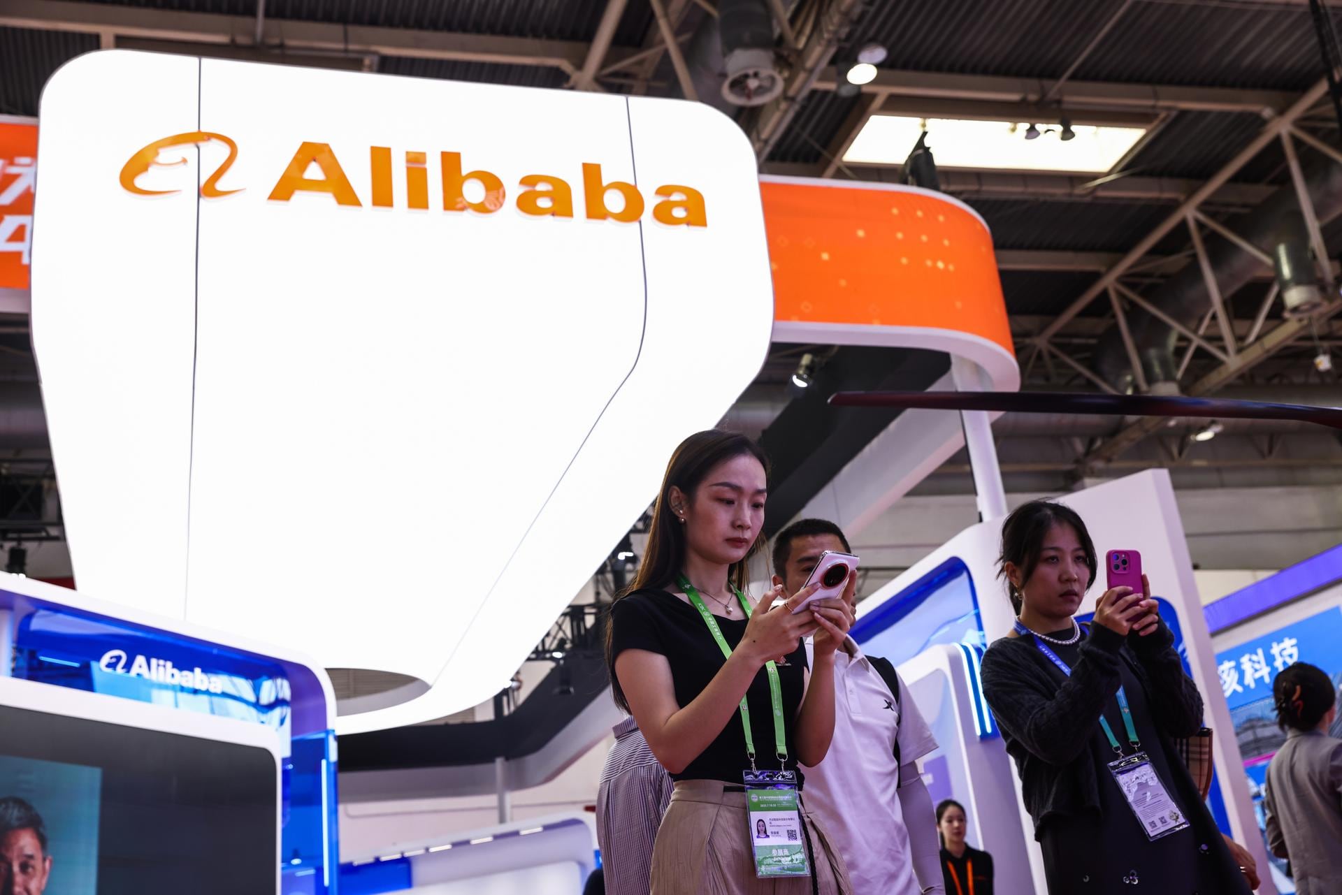 Acciones de Alibaba suben tras lanzamiento de Alipay en e-commerce