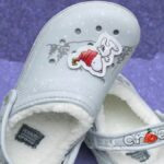 Crocs y Peanuts lanzan colección navideña para toda la familia